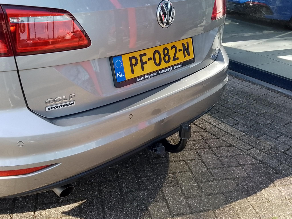 43381419-8.jpg