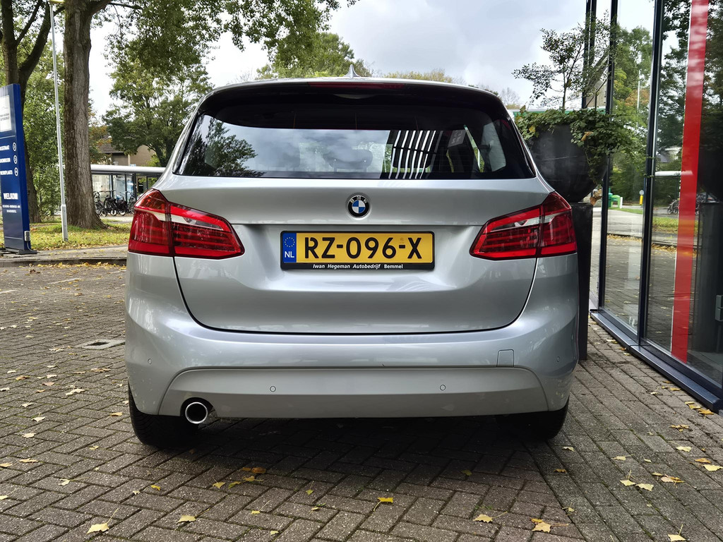 48526774-5.jpg