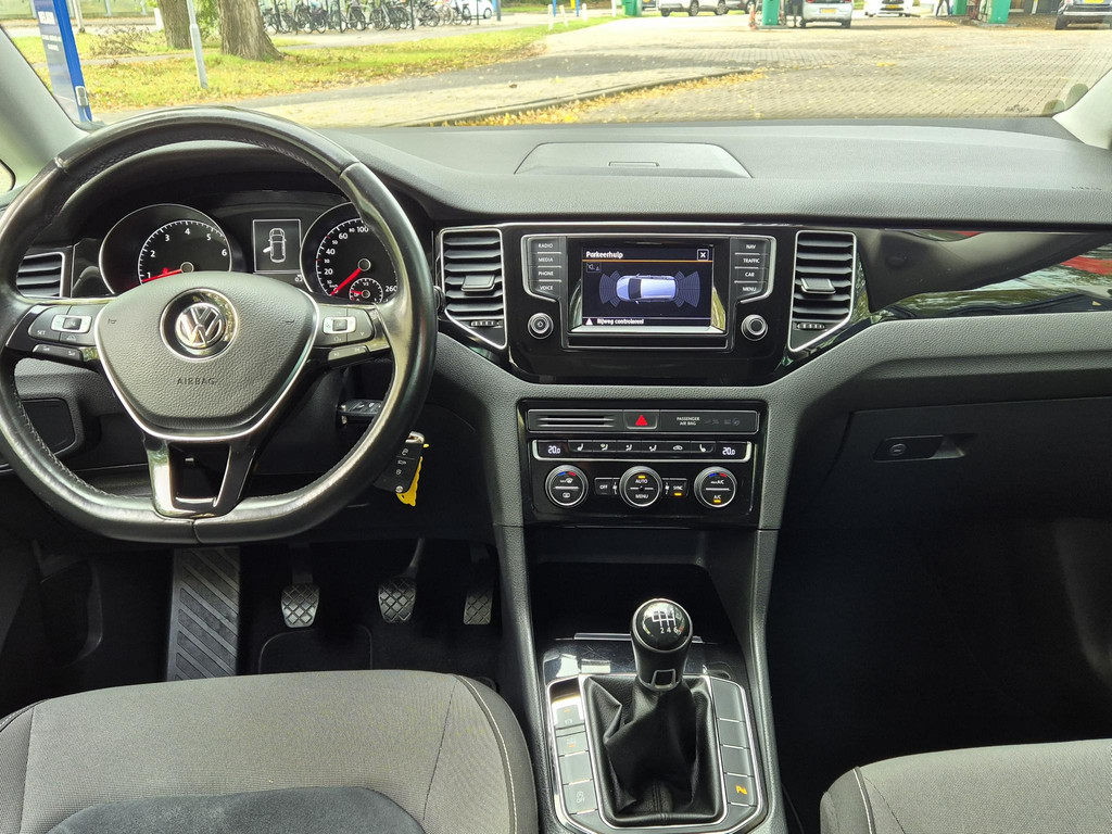 48548877-28.jpg
