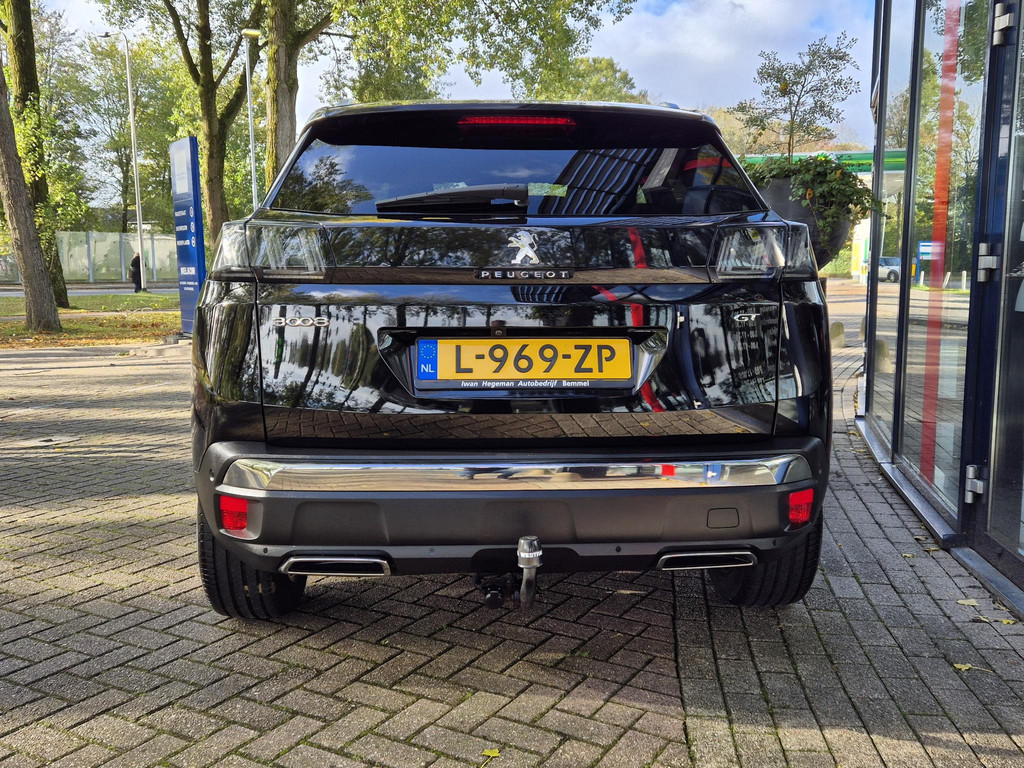 48590276-6.jpg