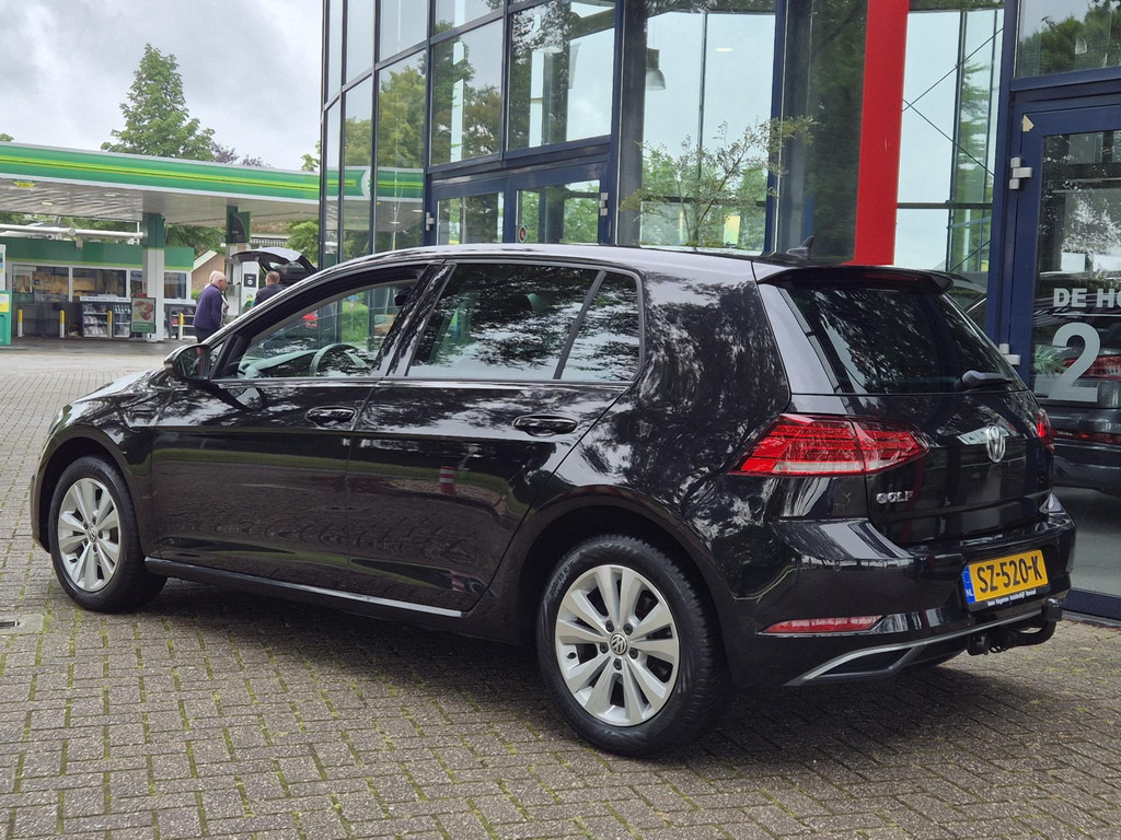 54227952-3.jpg