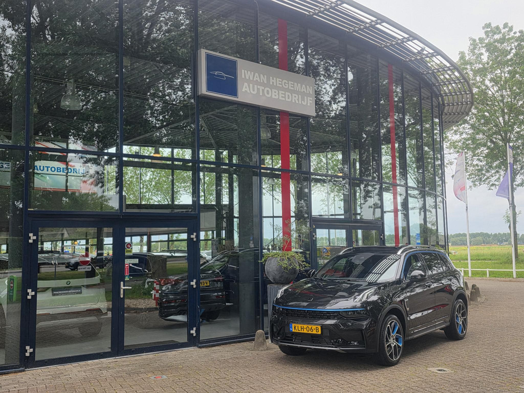 54260874-2.jpg
