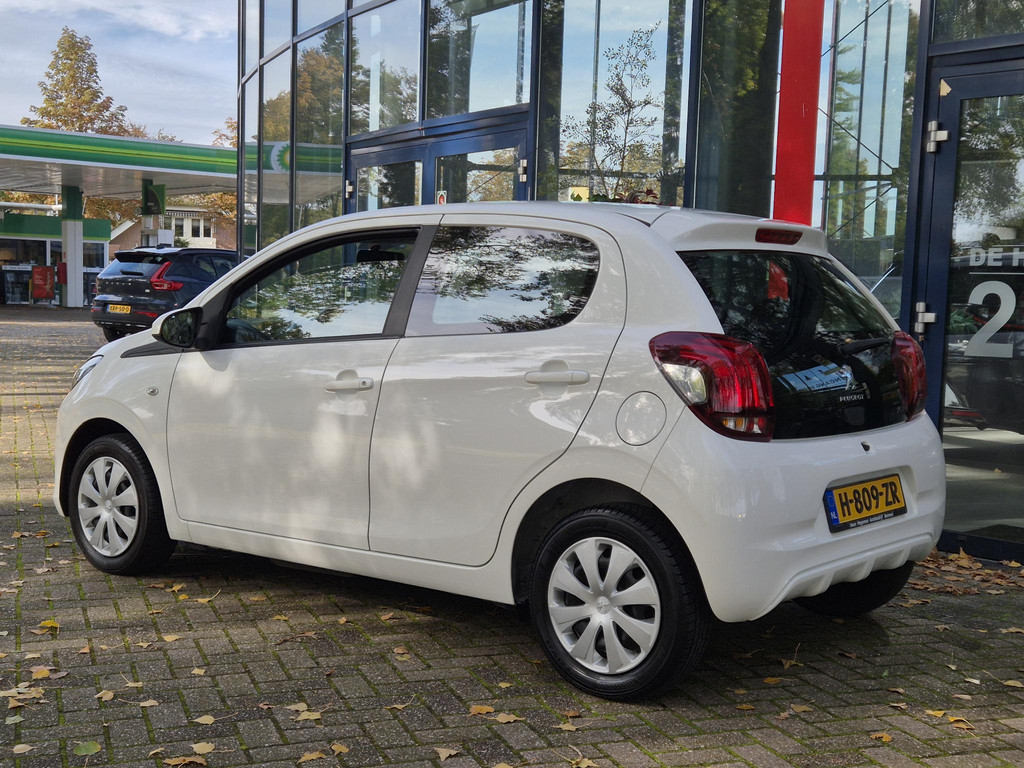 57533160-3.jpg